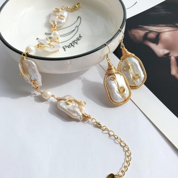 Red Lychee Baroque Pearl Bracelet for Women Gold Filled Stretch Gift for Mom - Picture 9 of 9